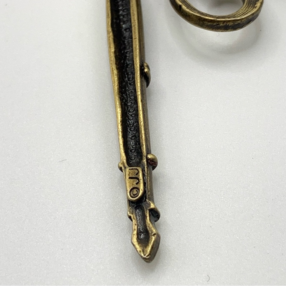 JJ signed Agent Of The Year Pewter Pin Brooch with a Pen Charm - Picture 5 of 6